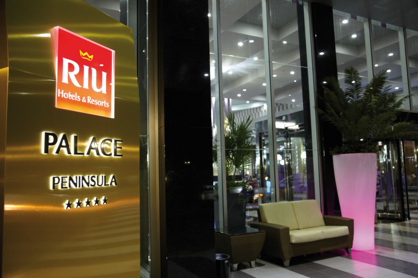 Riu-Palace-Pen----nsula-Lobby-44