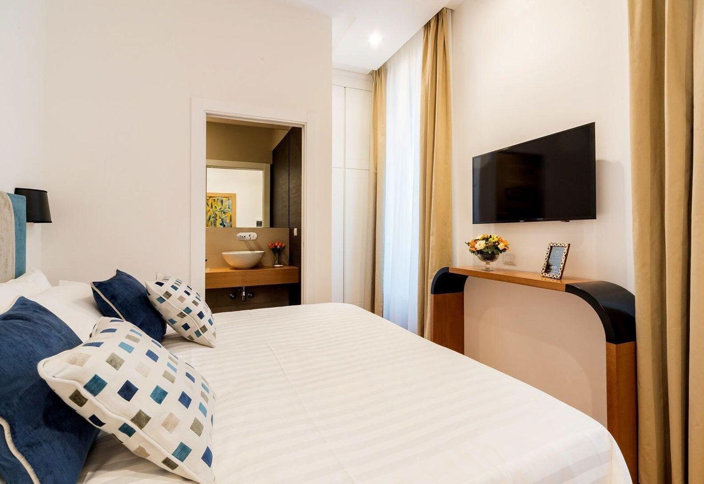 900-Piazza-Del-Popolo-Room-12