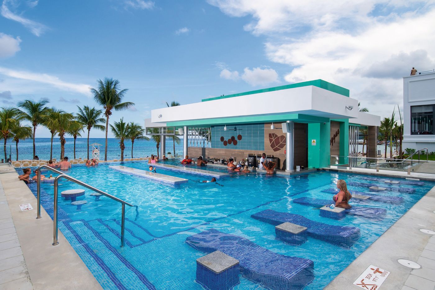 Riu-Ocho-Rios-All-Inclusive-Pool-6
