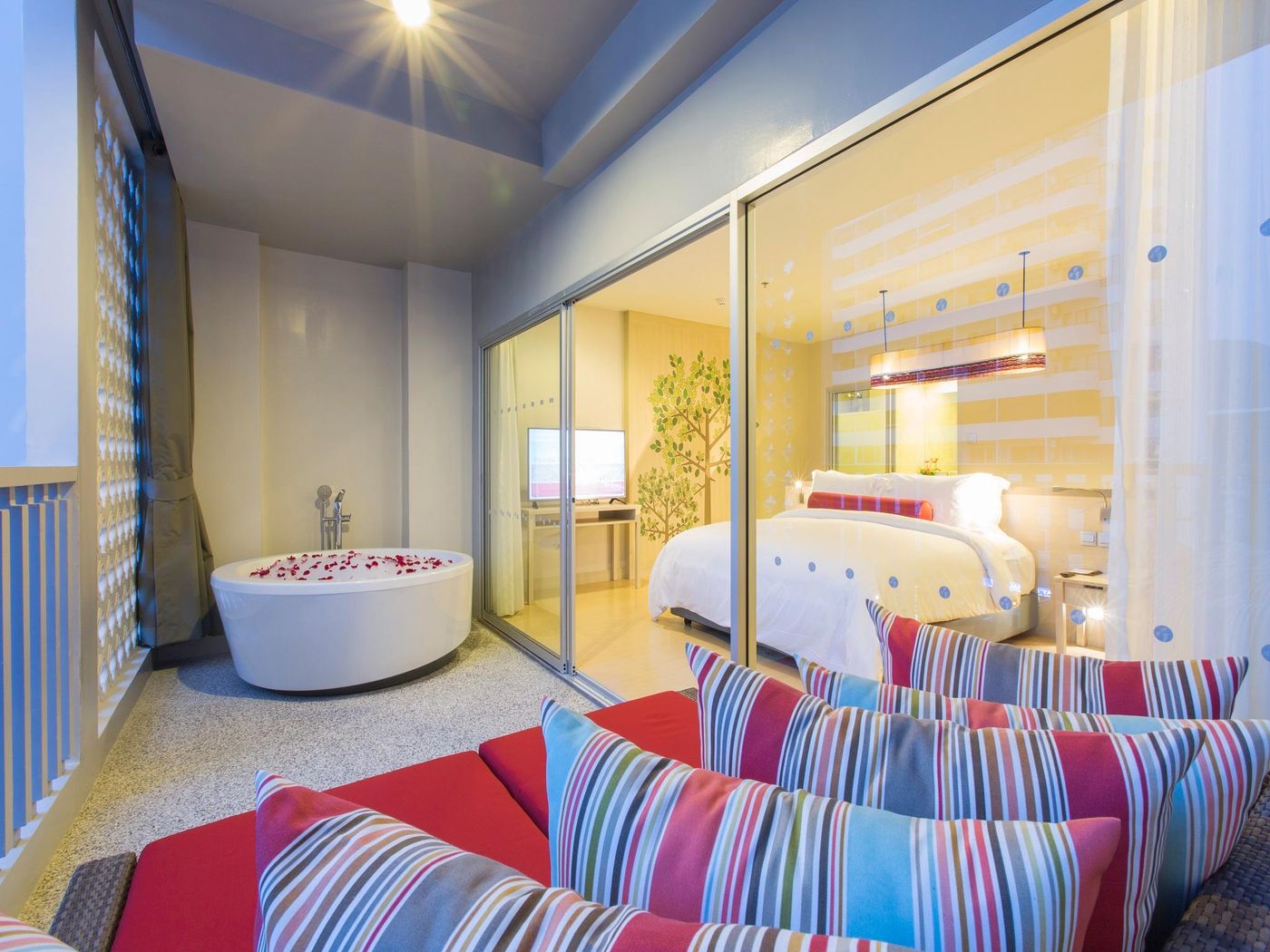 Ramada-By-Wyndham-Phuket-Deevana-Room-46