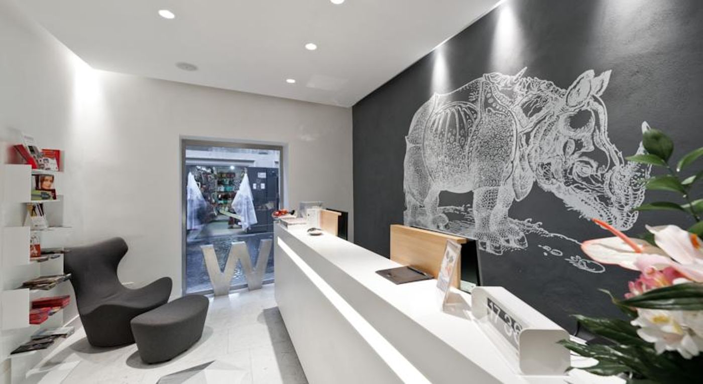 Hotel-White-Lobby-15