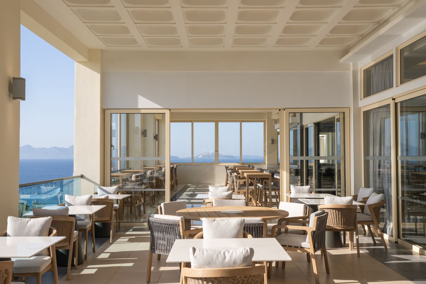 Grand-Blue-Beach-Hotel-Bar-55