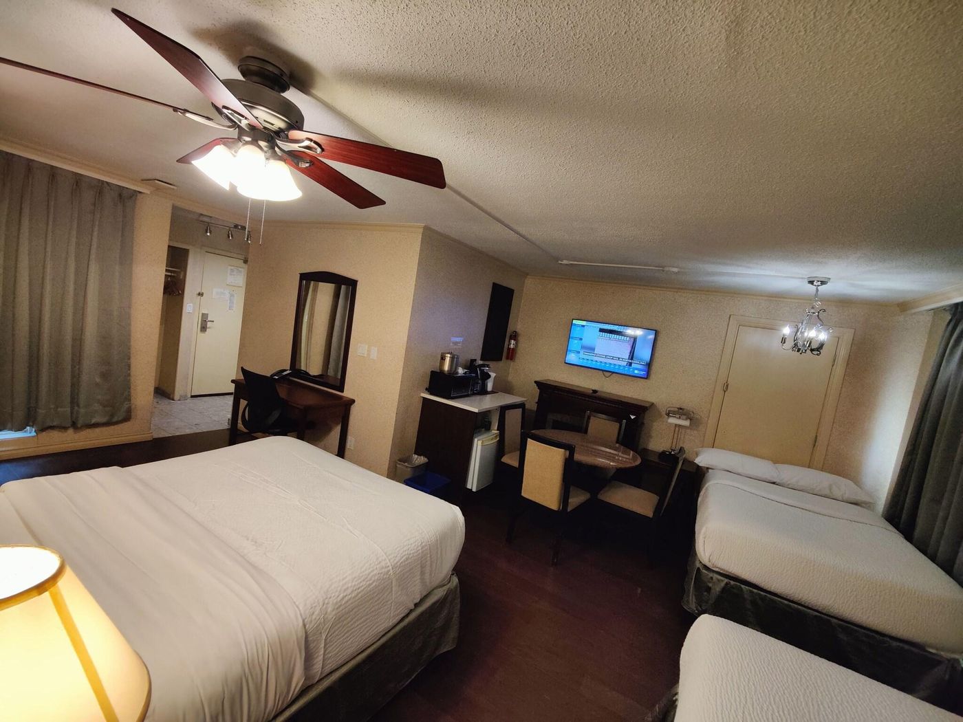 Divya-Sutra-Suites-on-Robson-Downtown-Room-20