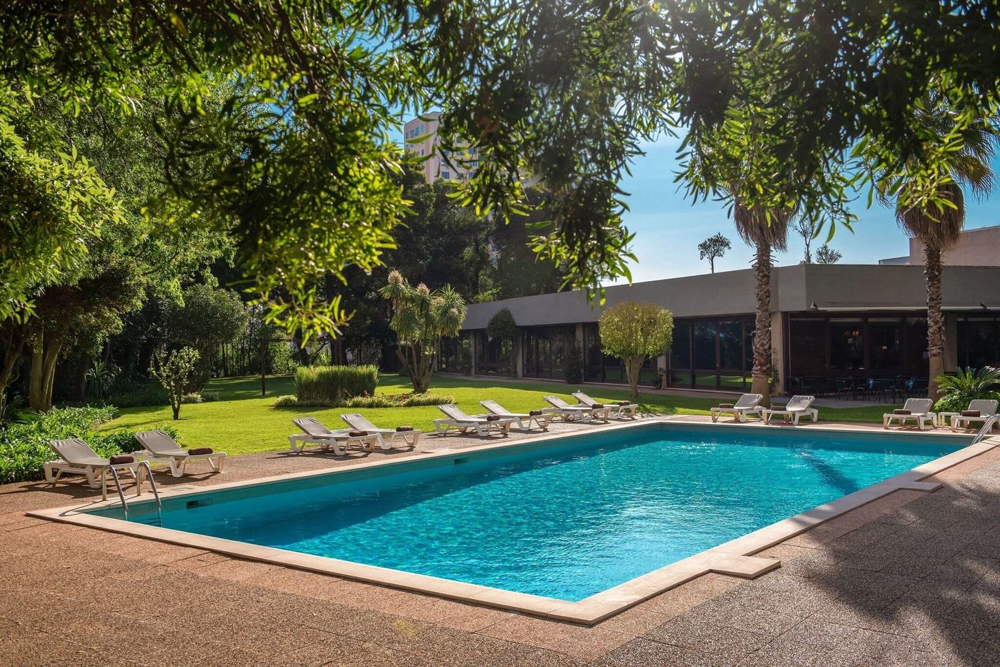 Marriott-Hotel-Lisbon-Pool-68