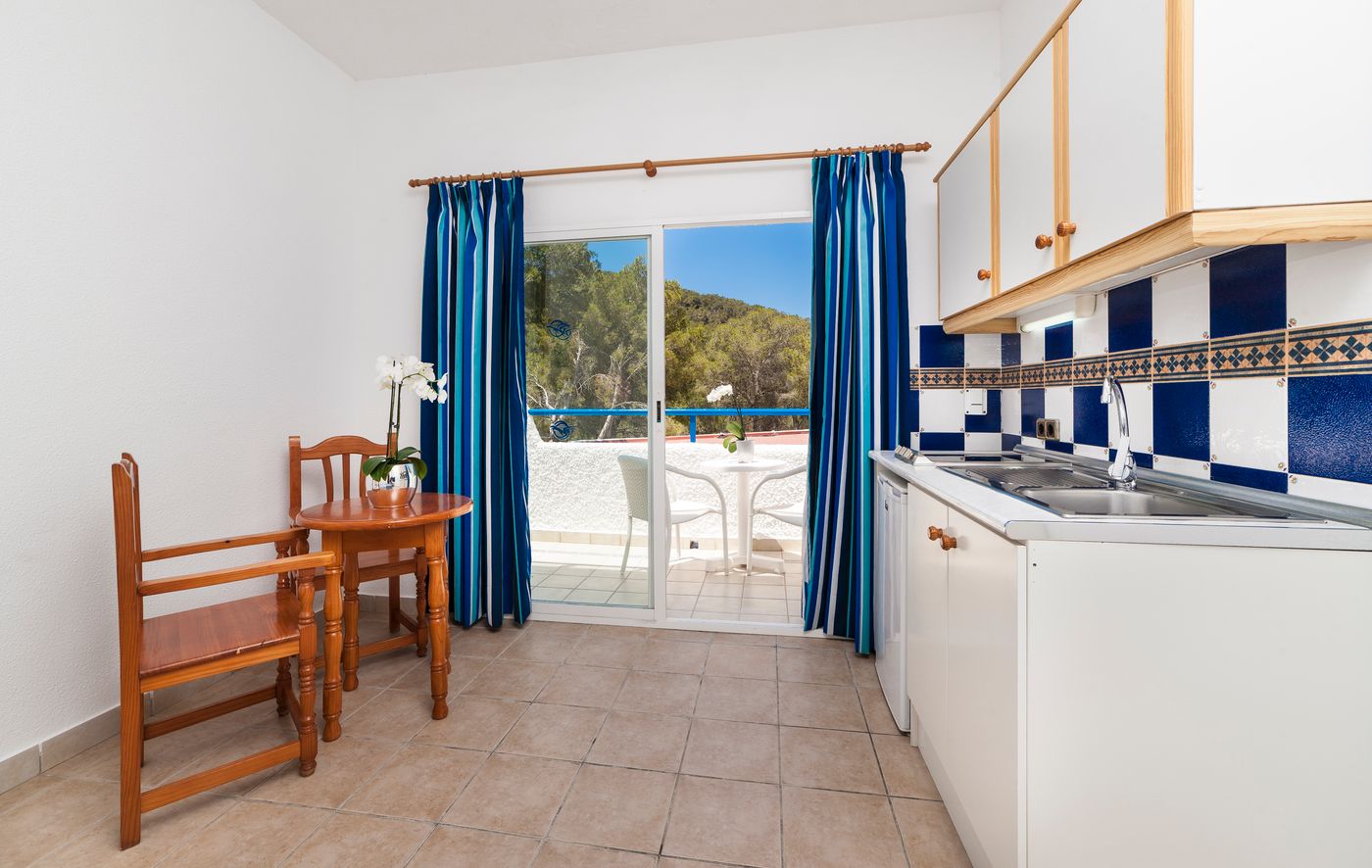 Globales-Montemar-Room-35