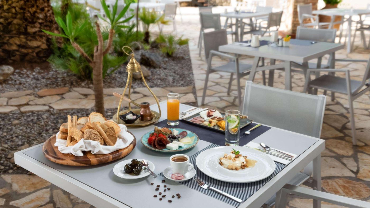 Kontokali-Bay-Restaurant-14