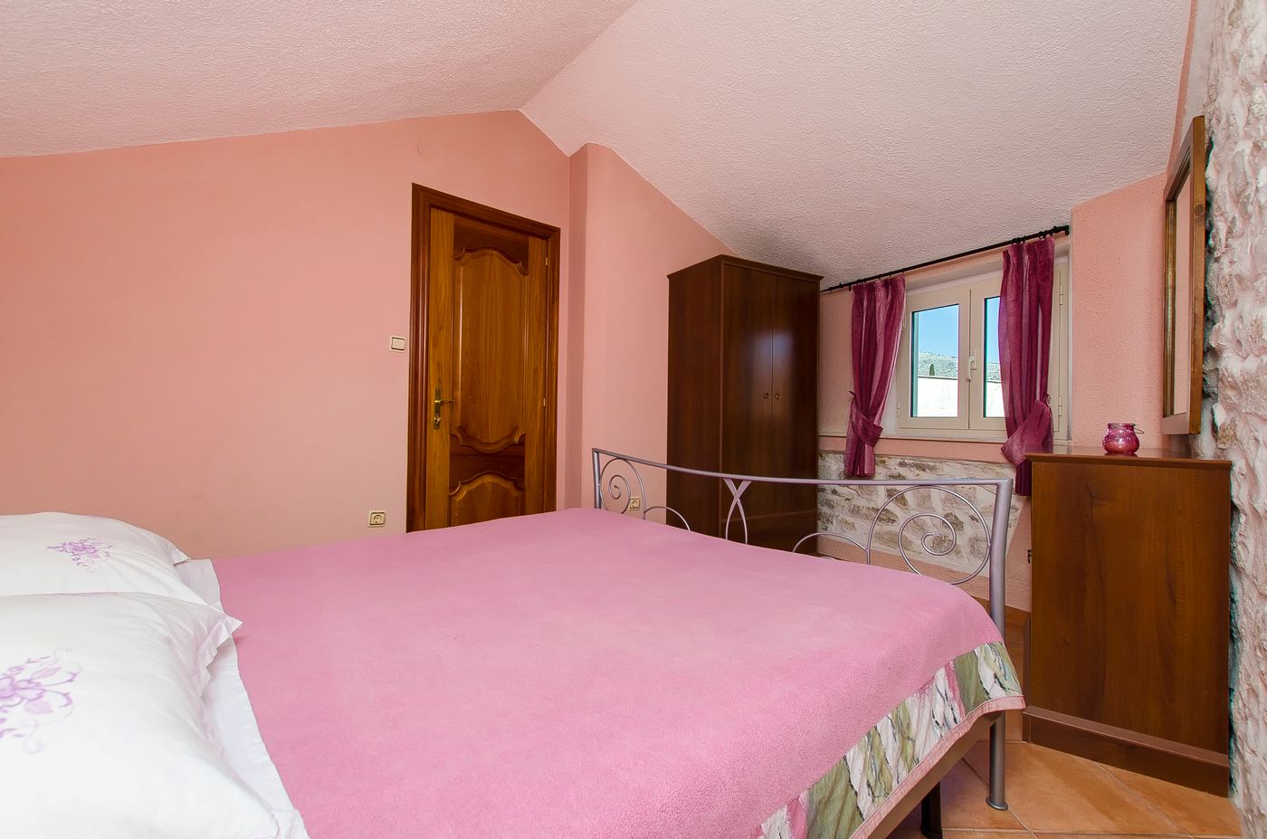 Palace-Derossi-Room-29