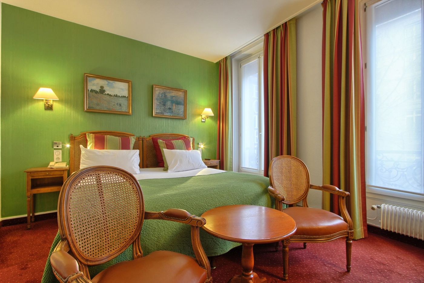 Best-Western-Tour-Eiffel-Invalides-Room-2