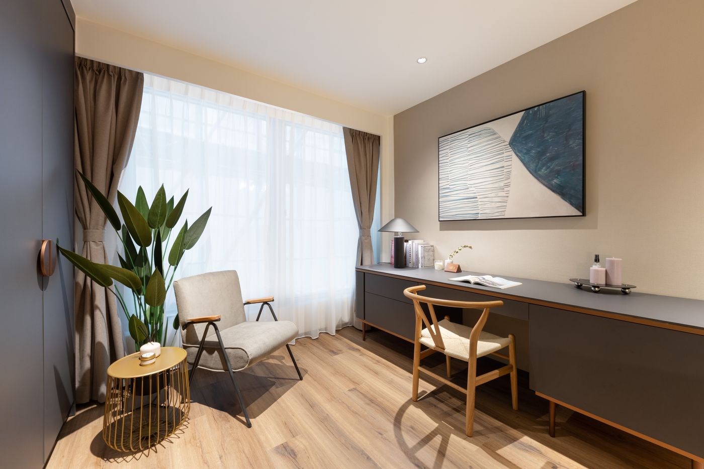 Dash-Living-On-Prat-Room-3