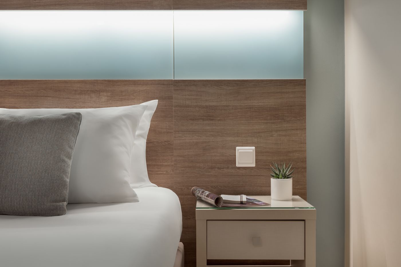 Hotel-115-The-Strand-Hotel-and-Suites-Room-29