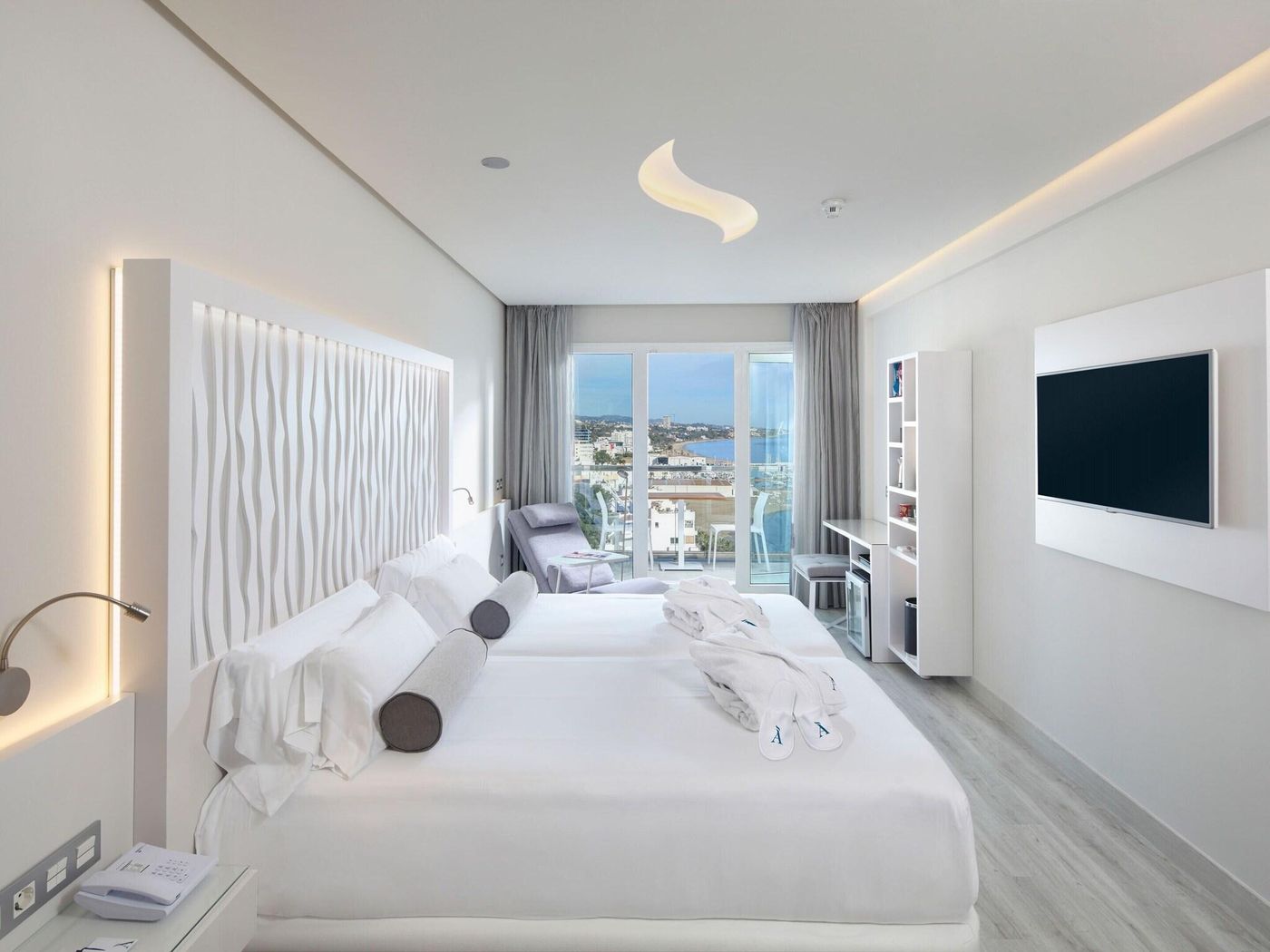 Am----re-Marbella-Beach-Hotel-Room-27