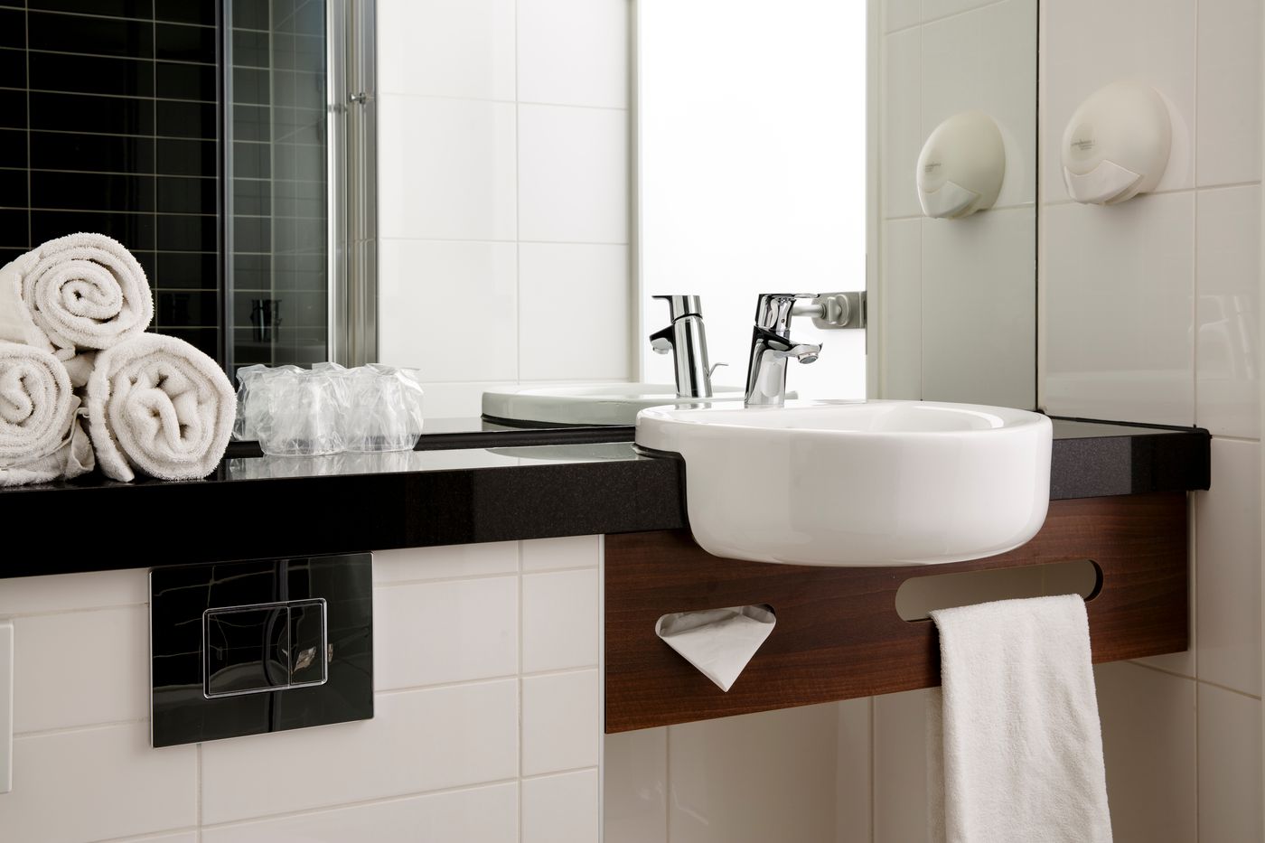 Holiday-Inn-Express-Amsterdam-Schiphol-Room-21