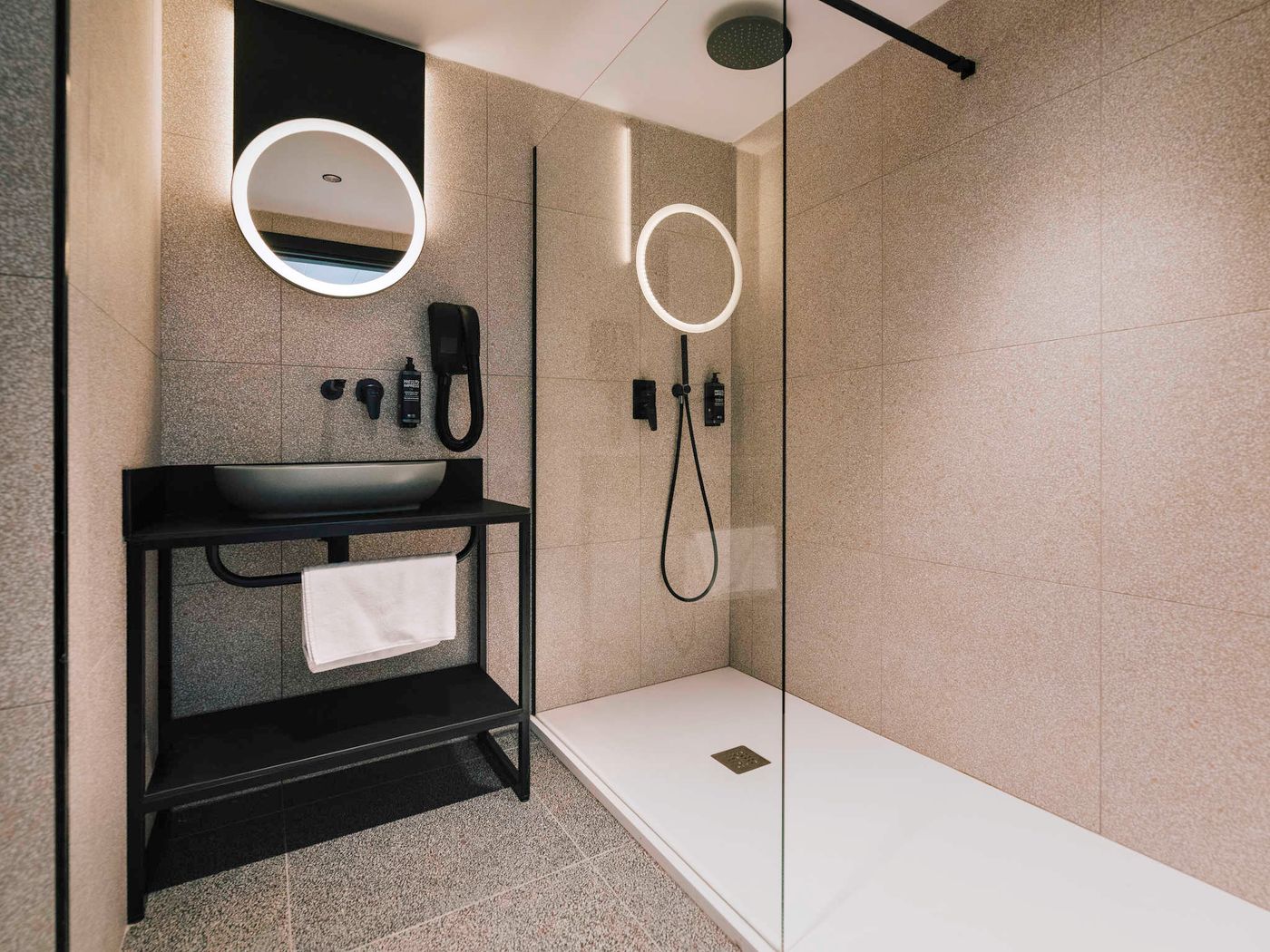 ibis-Styles-ST-Pauls-Bay-Malta-Room-22