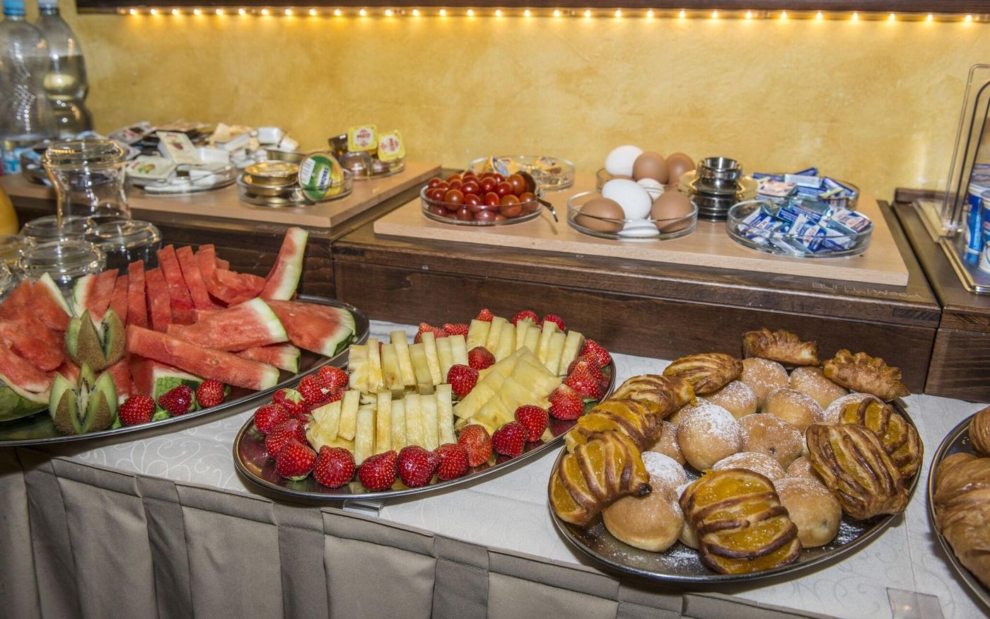 Cerny-Slon-Restaurant-32