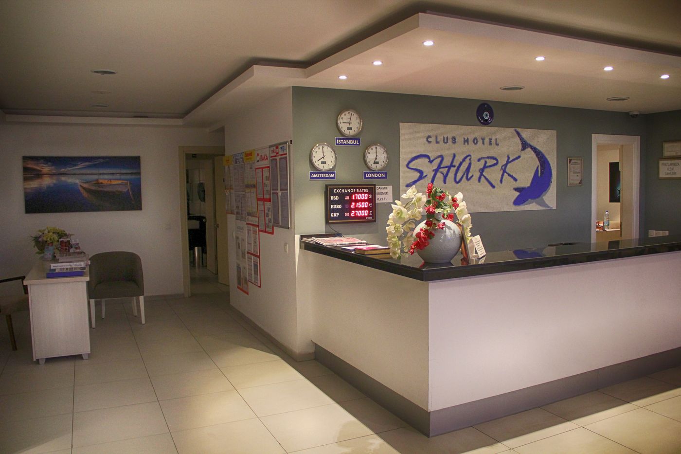 Club-Hotel-Shark-Lobby-20