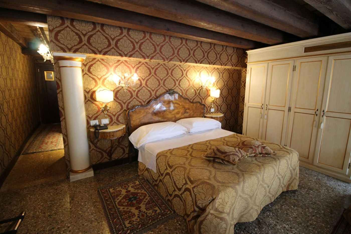 Palazzo-Abadessa-Room-21
