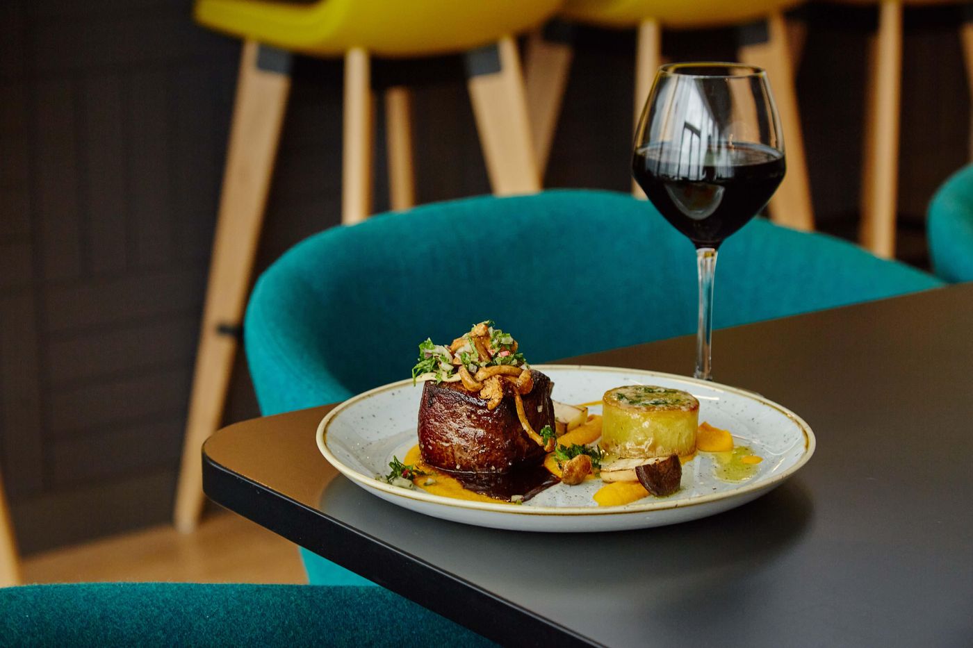 Holiday-Inn-Dublin-Airport-Bar-24