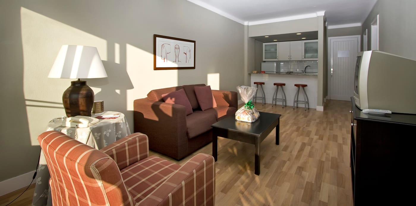 HG-Lomo-Blanco-Room-31