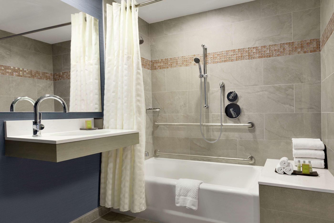 DoubleTree-Suites-by-Hilton-Hotel-Boston-Cambridge-Room-33