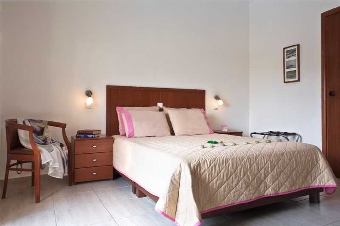 Stratos-Hotel-Room-10