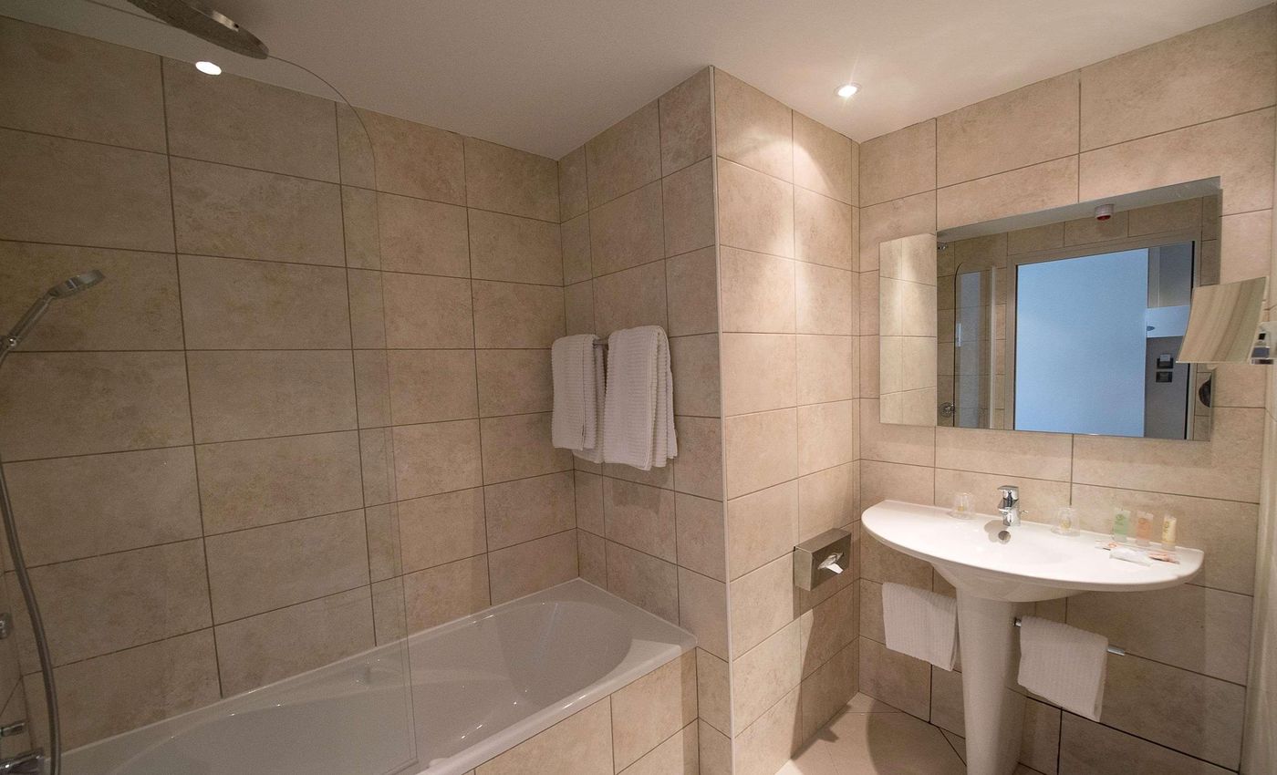 Best-Western-Premier-Patio-des-Artistes-Room-40