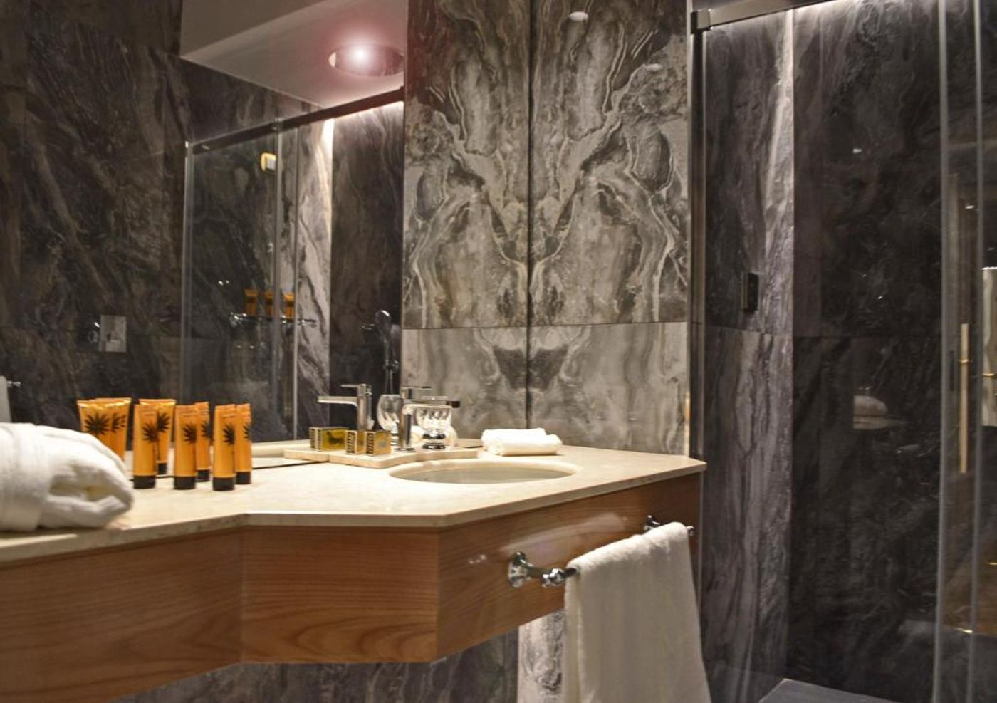 Grand-Hotel-et-des-Palmes-Room-40