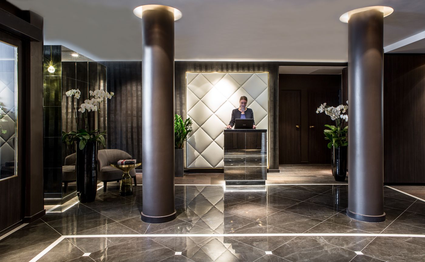 Le-Parisis-Hotel-Lobby-11