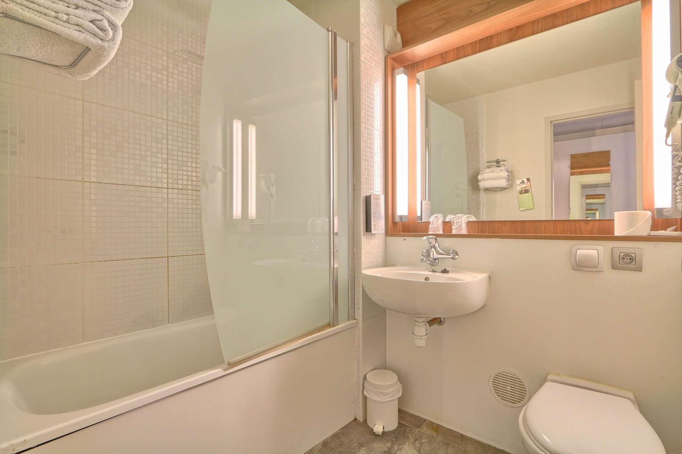 Campanile-Paris-Ouest---Nanterre---La-Defense-Room-31