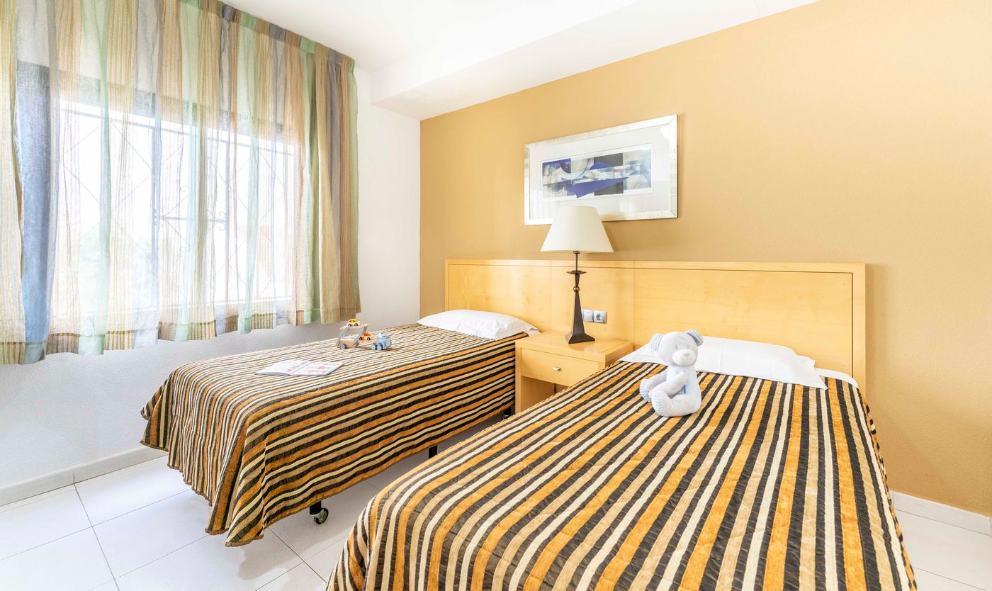 ONA-Hollywood-Mirage-Room-30