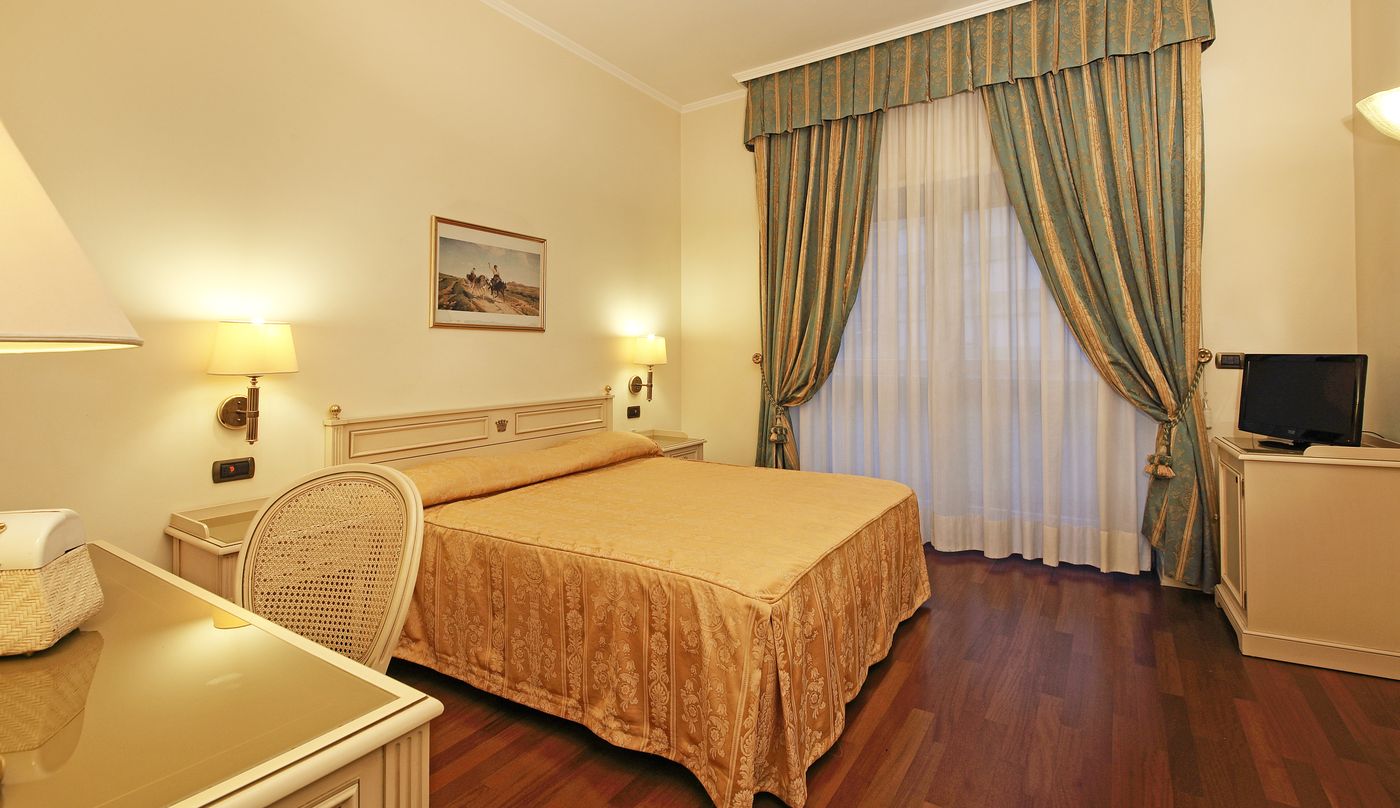 Hotel Savoy Palace-Italy-Gardone Riviera BS-Room-10