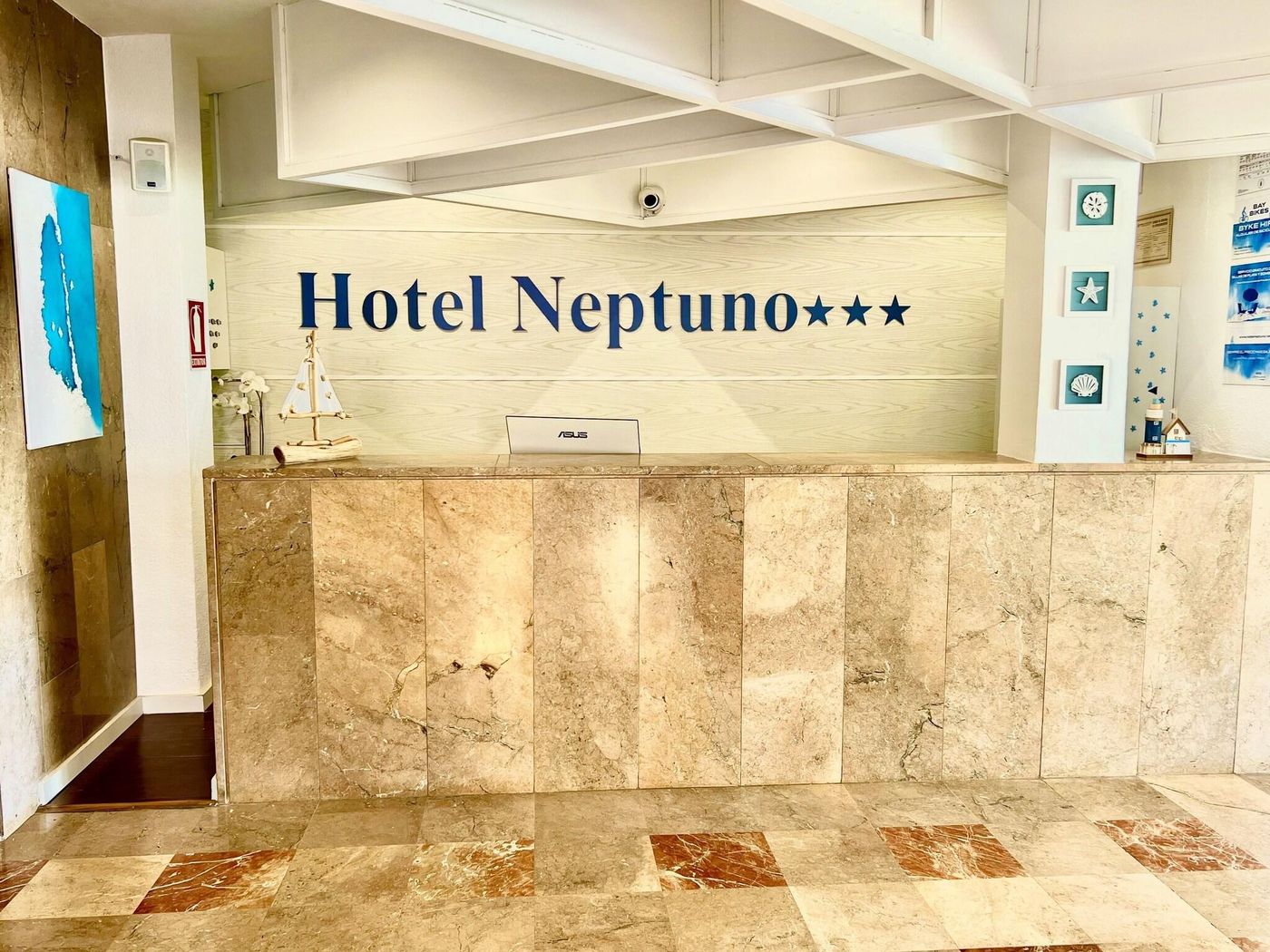 Hotel-Neptuno-Lobby-33