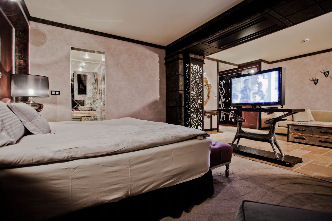 Royal-Castle-Room-23