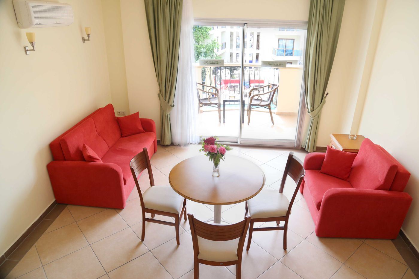 Club-Karakas-Room-37