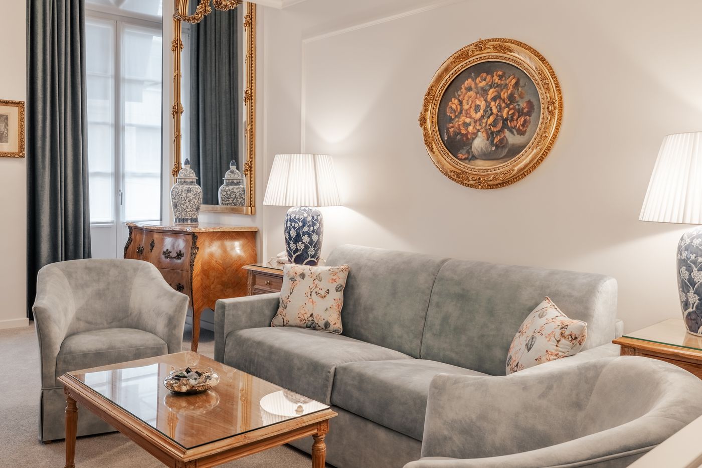 Manos-Stephanie-Hotel-Room-4