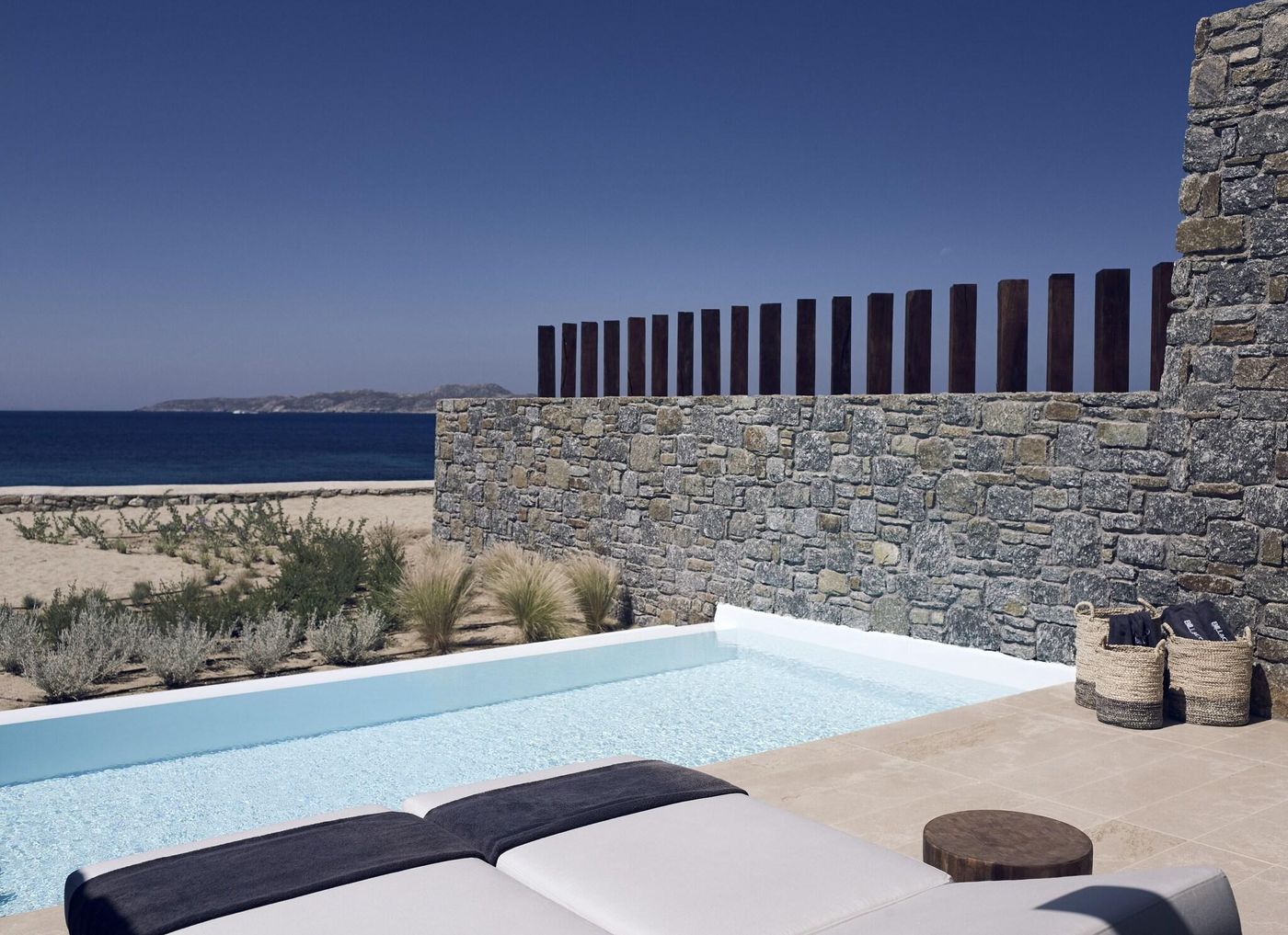 Bill---Coo-Suites-and-Lounge-Room-4