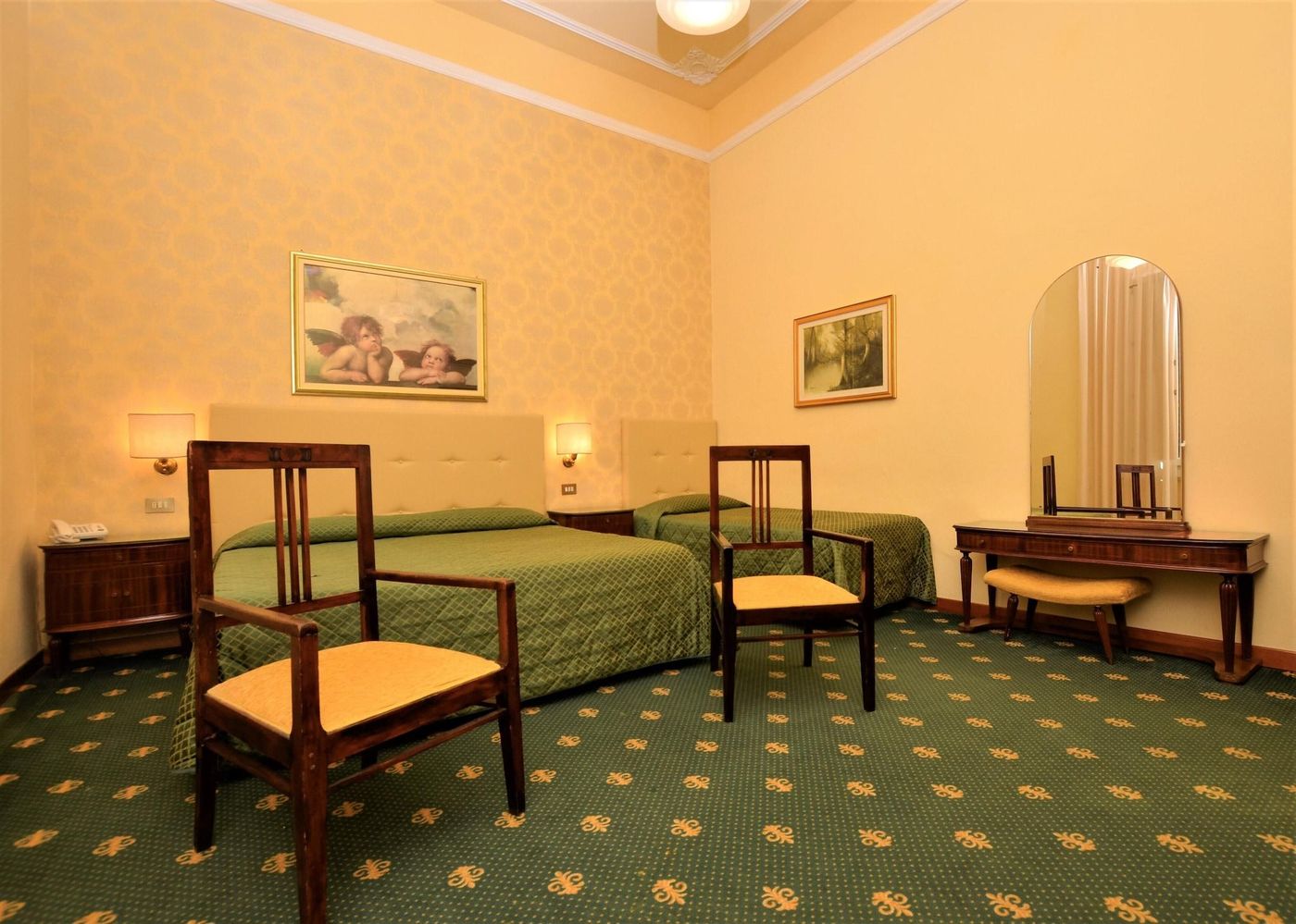 Grand-Hotel-Plaza-E-Locanda-Maggiore-Room-21