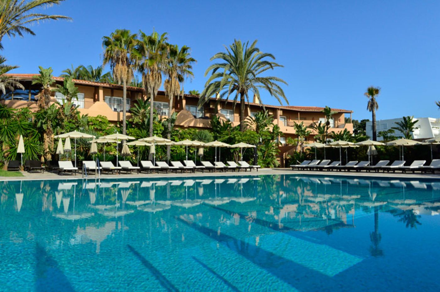 Hotel-Guadalmina-Spa---Golf-Resort-Pool-1