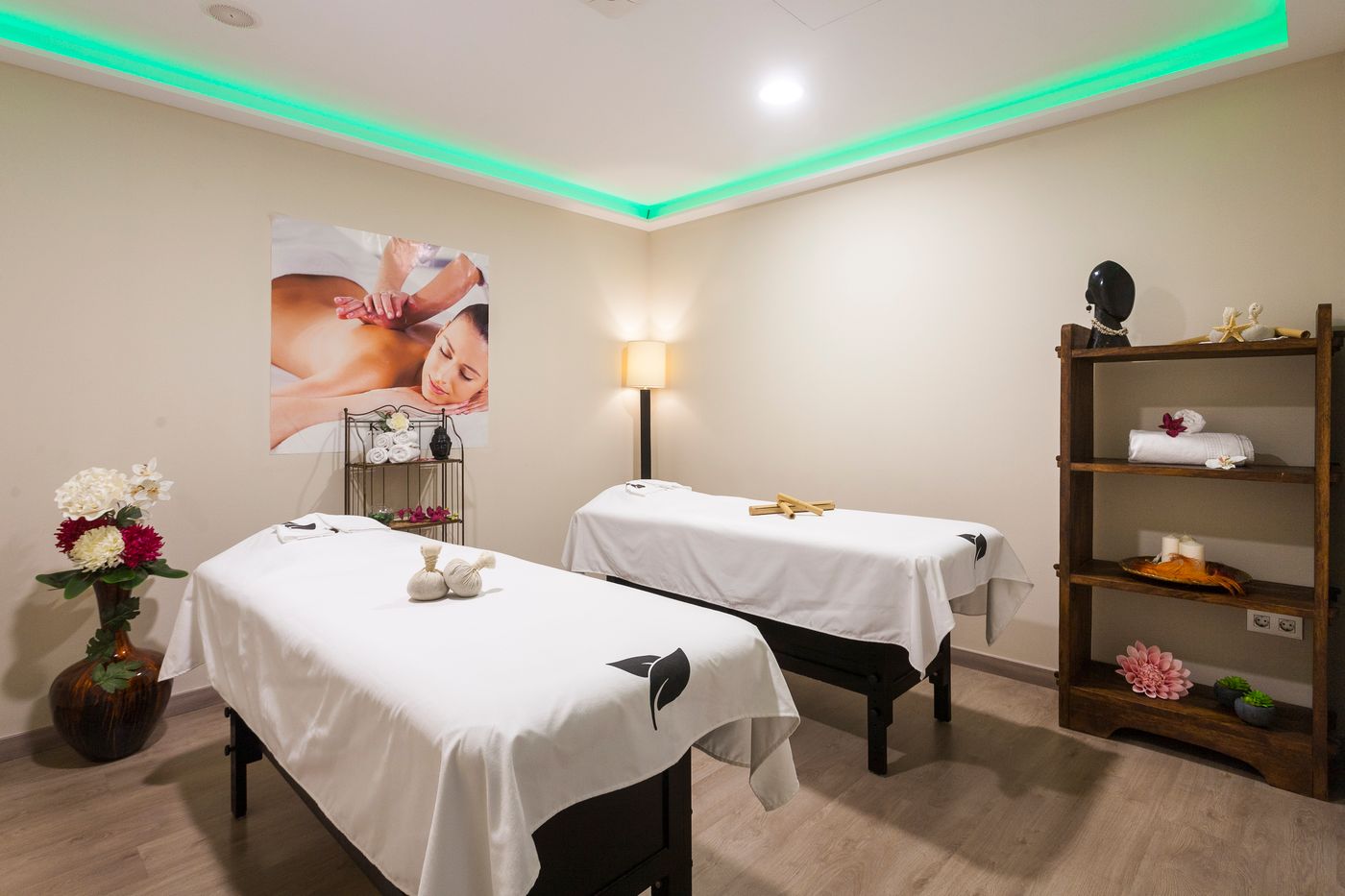 Sandos-Benidorm-Suites-Sports-and-Entertainment-56