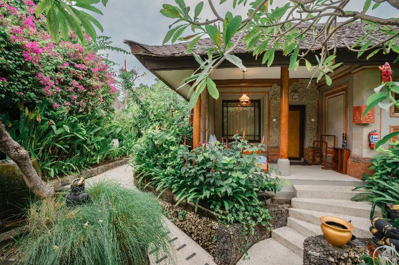 KUTA SEAVIEW BOUTIQUE 18.08