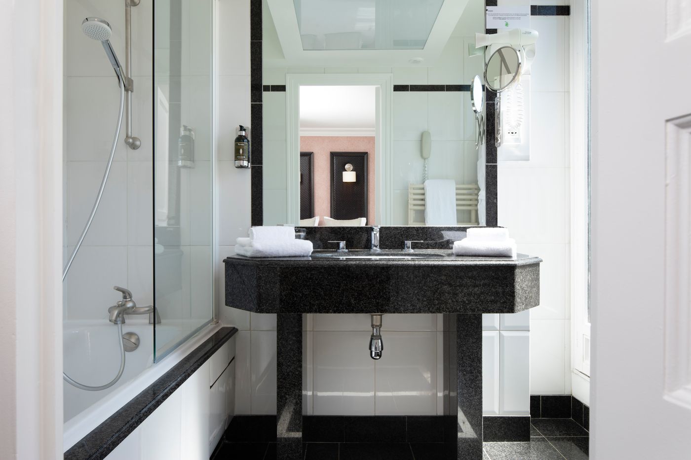 Hotel-Elysees-Regencia-Room-48