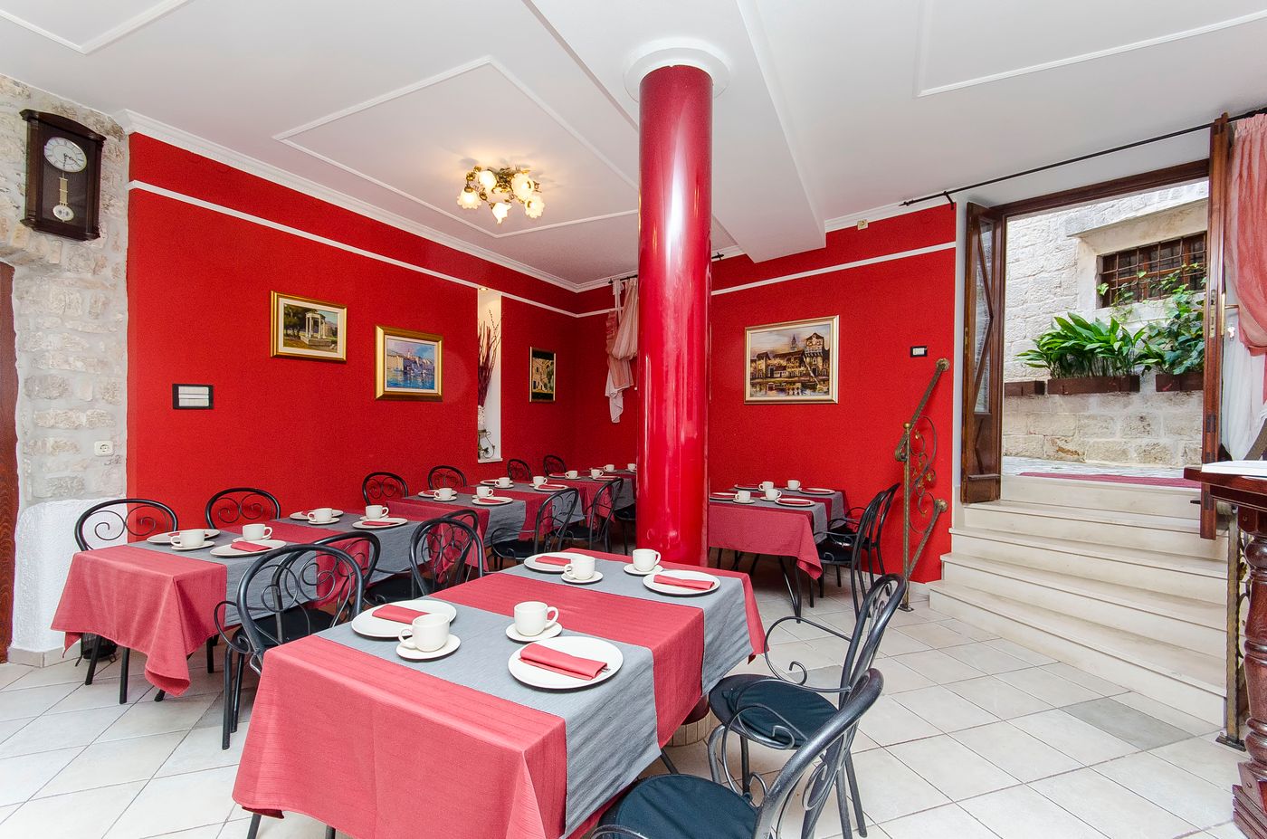 Palace-Derossi-Restaurant-56