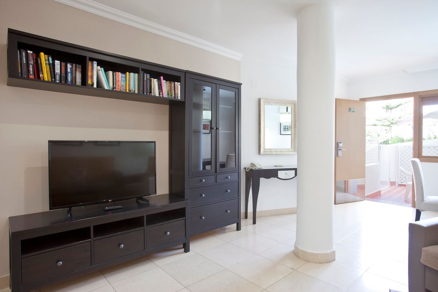 Ecuador-Park-Room-40