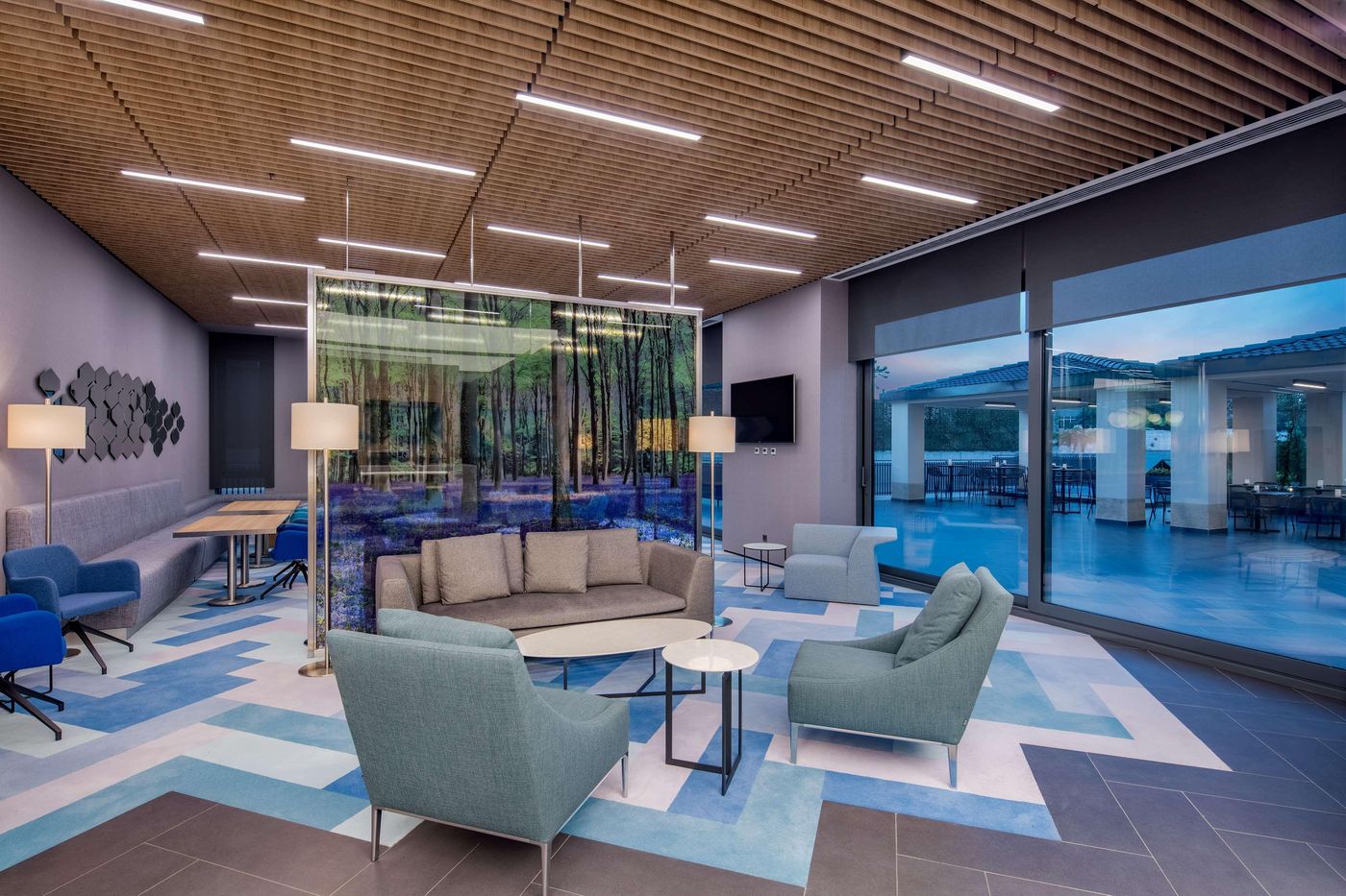 Hampton-by-Hilton-Istanbul-Zeytinburnu-Lobby-12