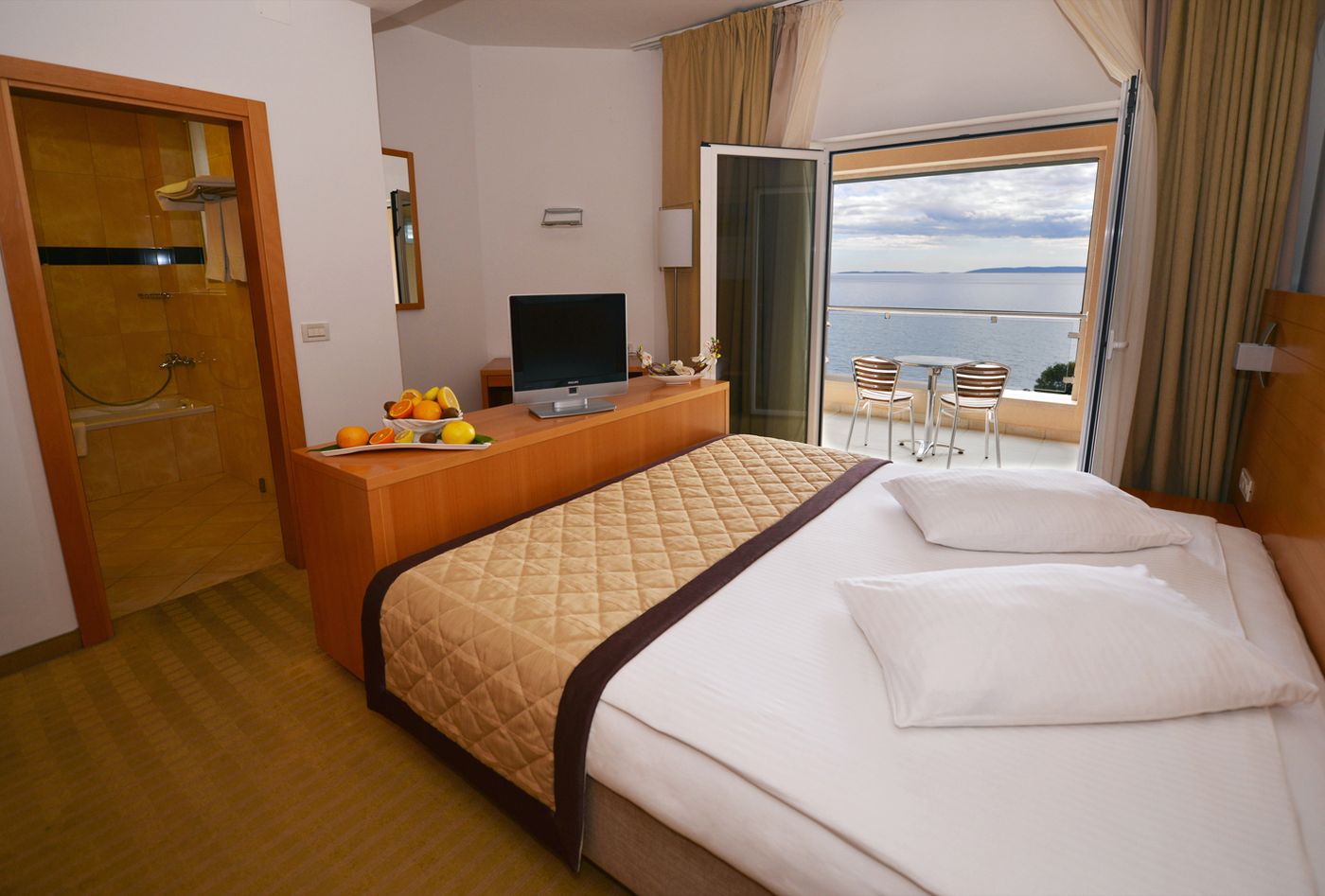 Luna-Island-Hotel-Room-21