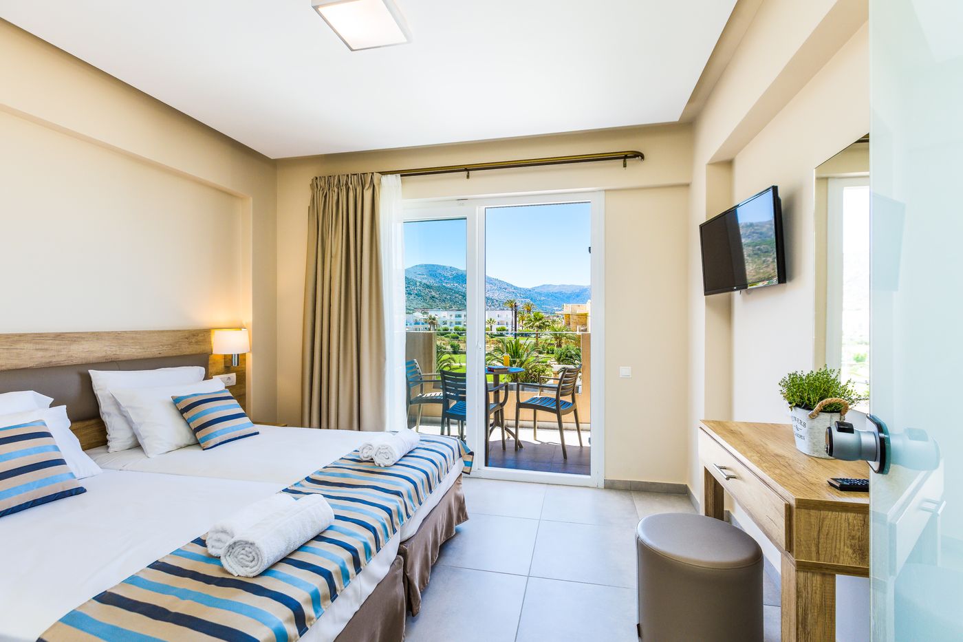 Theo Star Beach Apartments