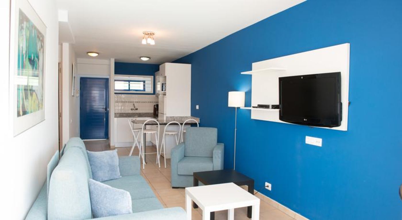 Los Caribes Apartments