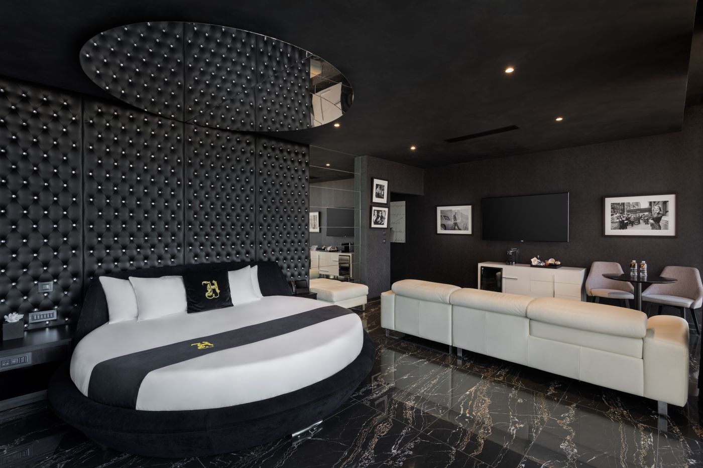 Hugo-s-Boutique-Hotel-Room-14