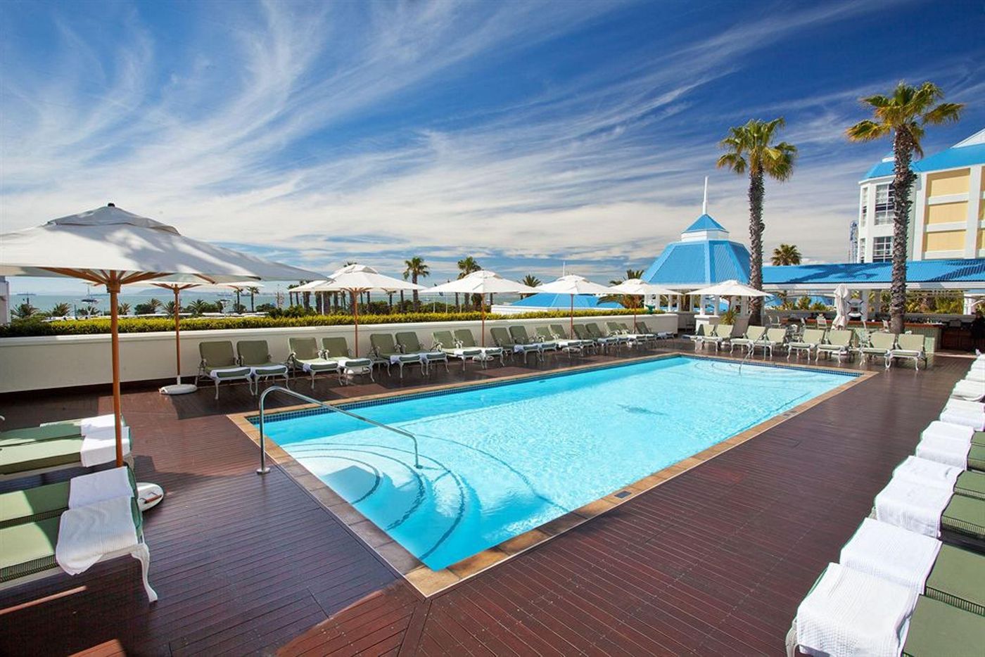 The-Table-Bay-Hotel-Pool-2