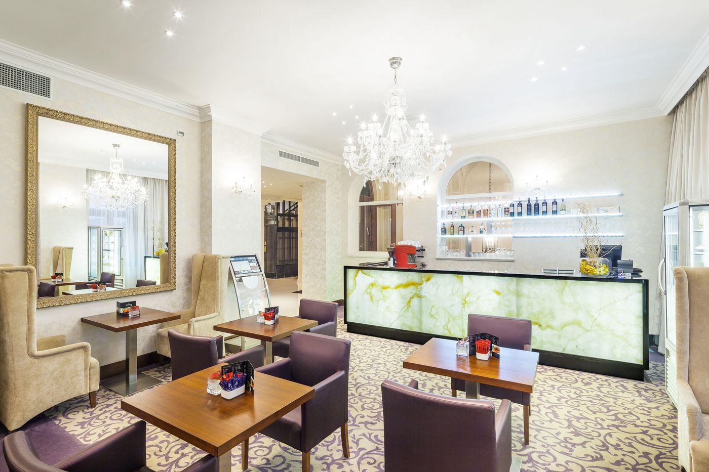 Kosher-Hotel-King-David-Bar-9