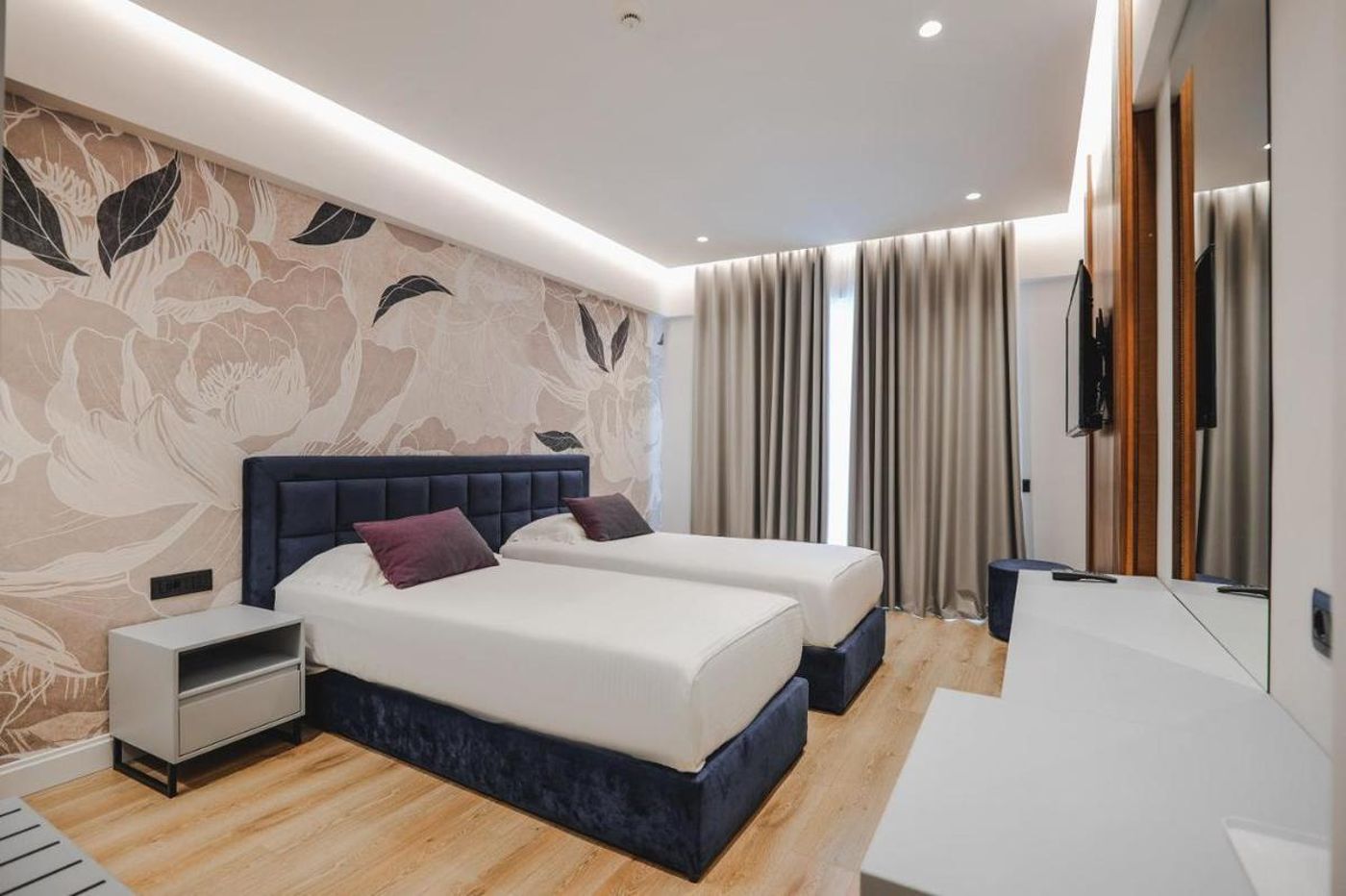 Hotel Oasis 12.12.25